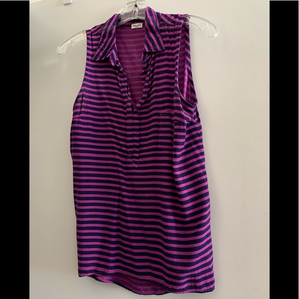 Splendid V neck top